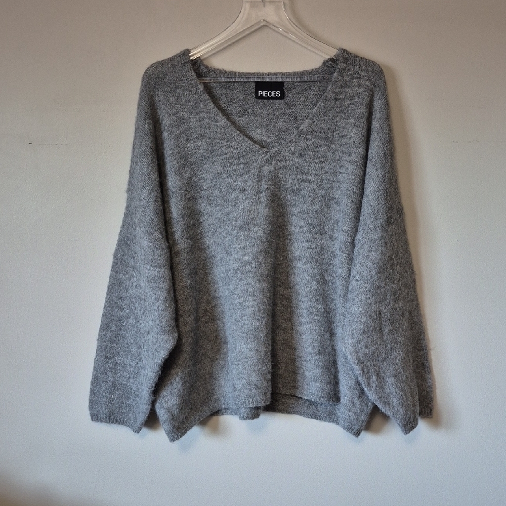Pieces Women's Cozy Wool Blend Gray Oversized Slouchy V-Neck Sweater, Size XL